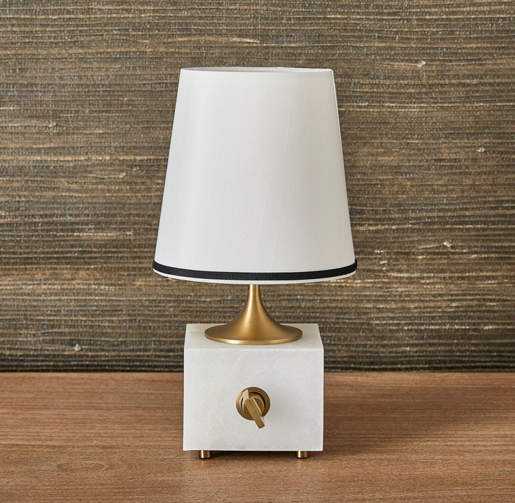 Pied-A-Tierre Lamp